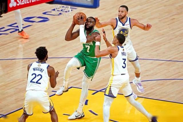 胡明轩23分广东3比1淘汰广厦 半决赛对阵辽宁