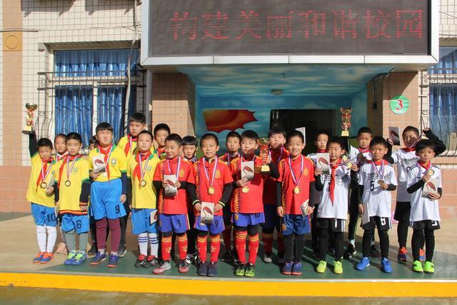 马内本赛季出场18次已进10球 并列队内最佳射手